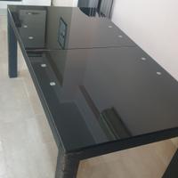 Tavolo moderno in cristallo nero fumè