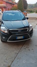 una Ford kuga tenuto benissimo con i solo 6000€ 