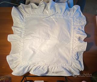 Cuscino bianco vintage