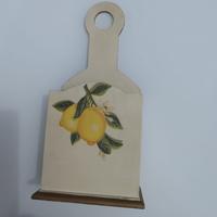 Portaoggetti in legno decorato a mano