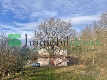 Rustico / Casale di 332 m² con più di 5 locali e b