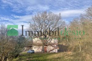 Rustico / Casale di 332 m² con più di 5 locali e b