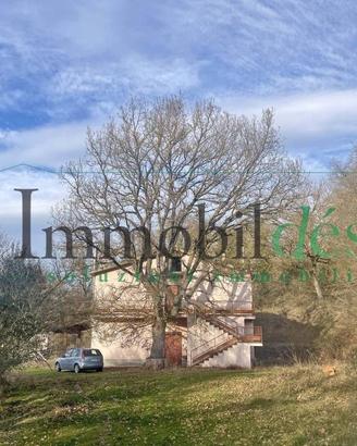 Rustico / Casale di 332 m² con più di 5 locali e b