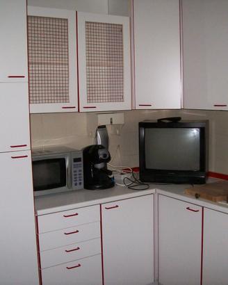 Cucina angolare legno vetro completa - tavolo