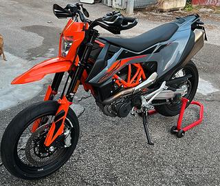 KTM 690 SMCR DEPOTENZIATA A LIBRETTO(A2)TRATTABILE
