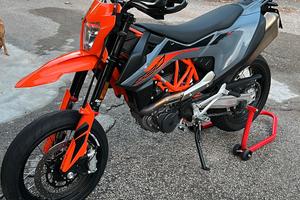 KTM 690 SMCR DEPOTENZIATA A LIBRETTO(A2)TRATTABILE