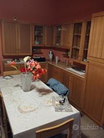 cucina Scavolini con tavolo e sedie