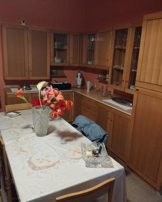 cucina Scavolini con tavolo e sedie