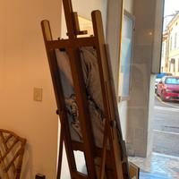 Cavalletti per pittore e cassapanca