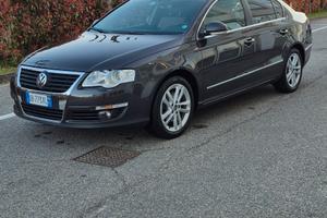 Volkswagen Passat 1.6Fsi B6