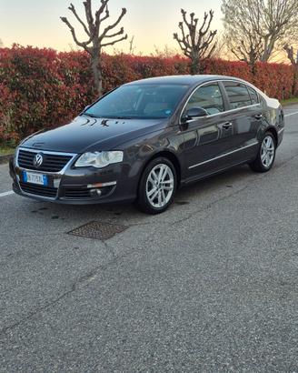 Volkswagen Passat 1.6Fsi B6