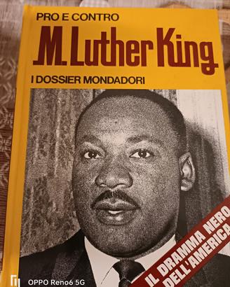 Nove volumi Dossier Mondadori 