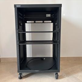 Armadio Rack 19" 16U con accessori