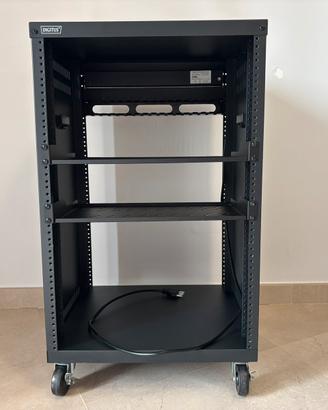 Armadio Rack 19" 16U con accessori