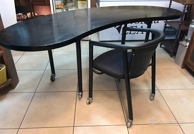 Scrivania laccata nero opaco