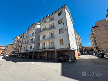 Via Longano-110 mq con cantina-zona XXIV Maggio