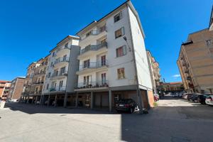 Via Longano-110 mq con cantina-zona XXIV Maggio