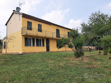 Casale indipendente con ampio terreno