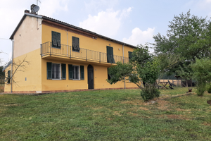 Casale indipendente con ampio terreno