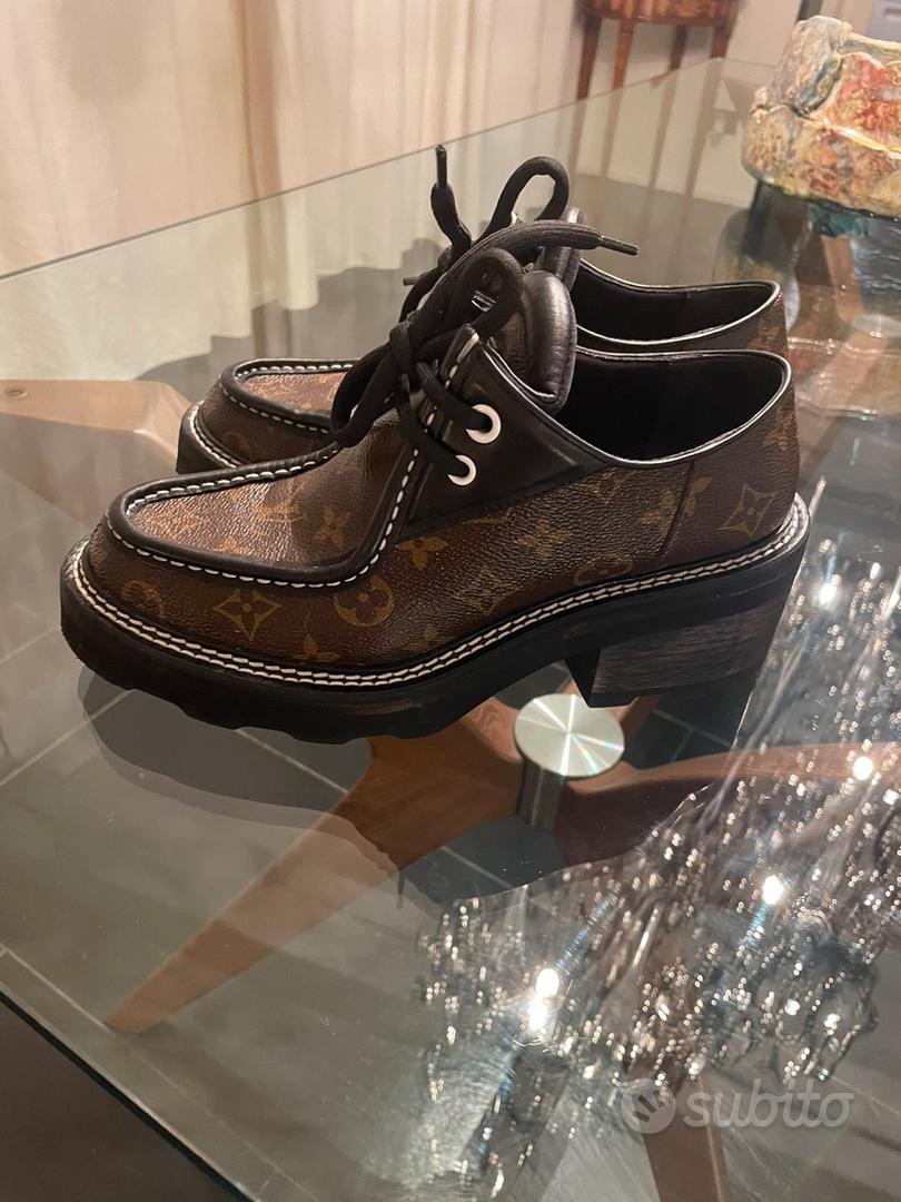 Stivali con tacco plateau e stringhe Louis Vuitton - Abbigliamento e  Accessori In vendita a Milano