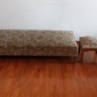 Panca imbottita + 2 sgabelli – stile vintage