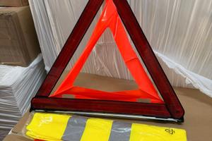 Kit emergenza auto nuovo – triangolo + giubbotto