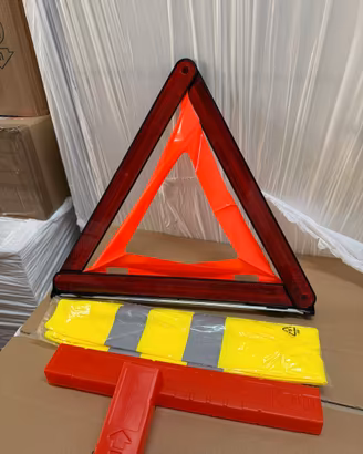 Kit emergenza auto nuovo – triangolo + giubbotto