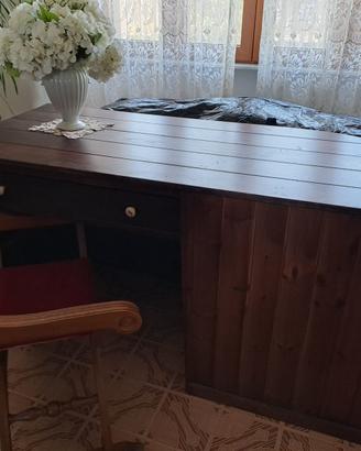 Scrivania in legno
