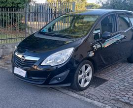 Pochi km Opel Meriva benzina neopatentati