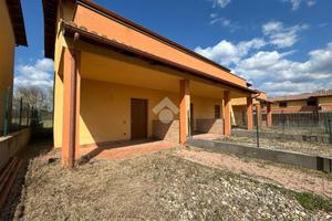 VILLA A SCHIERA A MONTECASTRILLI