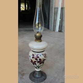 Lume depoca con motivi floreali