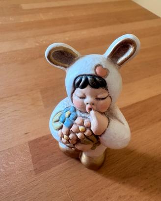 Bimba coniglietto con fiori h 7,5 cm
