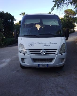 Bus IVECO 25+1 posti anno 2009 E4 euro 22.000