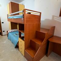 Letto a castello con armadio annesso