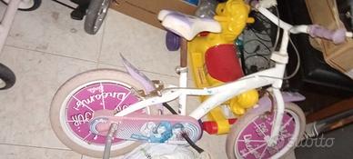 Vespetta elettrica e due bici