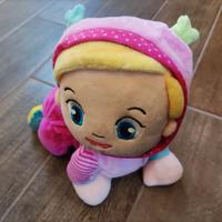 Alice gattona e canta