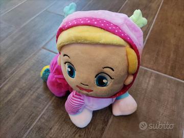 Alice gattona e canta