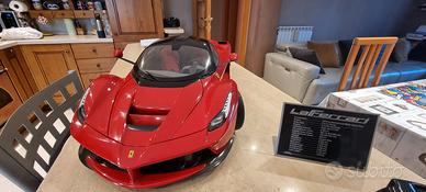 Ferrari LaFerrari modellino scala 1:8