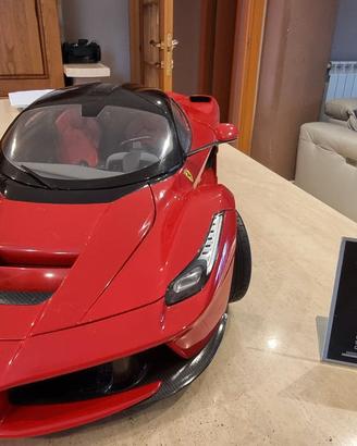 Ferrari LaFerrari modellino scala 1:8
