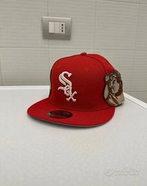 cappello rosso ricamato new era X jon stan