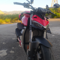 Ducati streetfighter v4