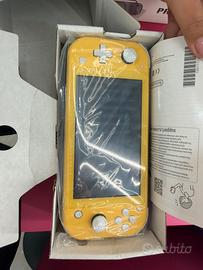 Nintendo Switch Lite Gialla e GTA