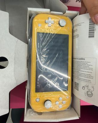 Nintendo Switch Lite Gialla e GTA