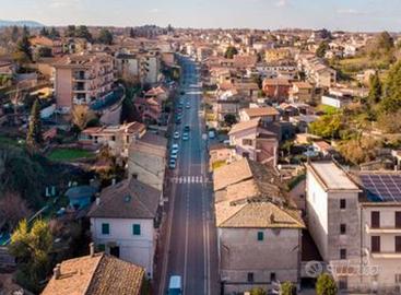 Labico: locale commerciale
