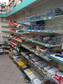 Scaffali per negozio