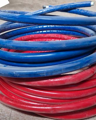 Tubo multistrato blu da 20 mm e rosso da 16 mm