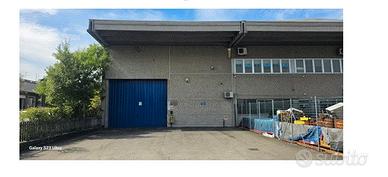 Capannone fronte strada di passaggio