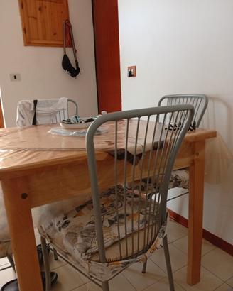 tavolo con sedie 