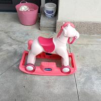 cavallo a dondolo e rotelle Chicco