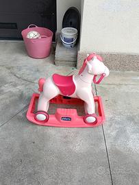 cavallo a dondolo e rotelle Chicco